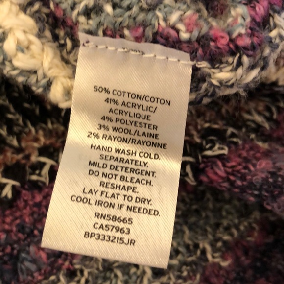 NWT Fringed Wrap - Picture 7 of 7